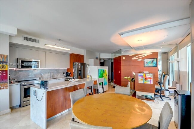 Building Photo - 3131 NE 188th St