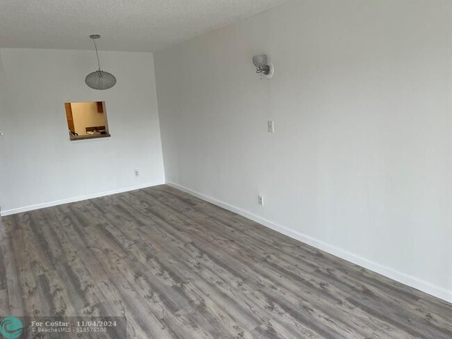 Foto del edificio - 7960 N Colony Cir