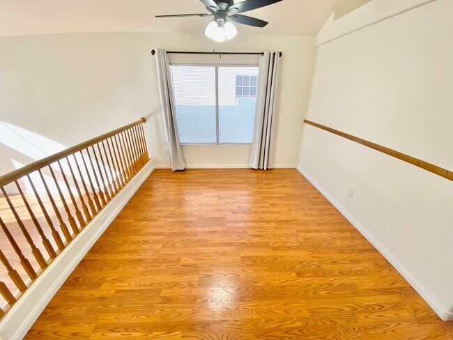 Building Photo - STUNNING 4 BEDROOM / 2.5 BATHROOM WITH A P...