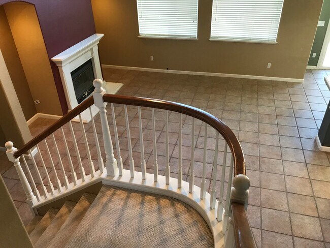 Foto del edificio - Beautiful 6 bedroom 3 Bathroom Manteca Home