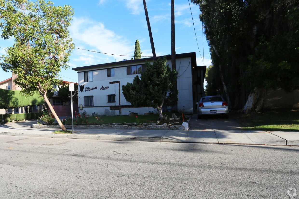 Building Photo - 915 E Windsor Rd