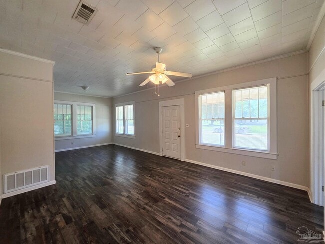 Foto del edificio - 5404 N Blue Angel Pkwy