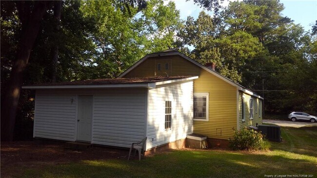 Building Photo - 904 Carolina Ave