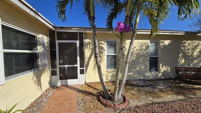 Foto del edificio - 7423 Pine Forest Cir W