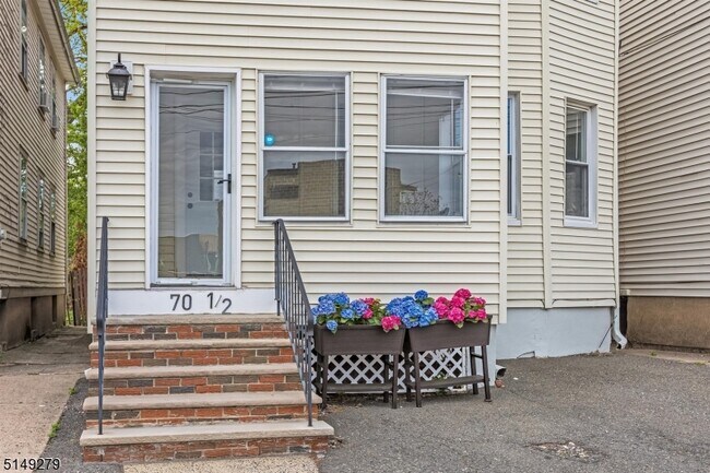 Building Photo - 70 N Willow St