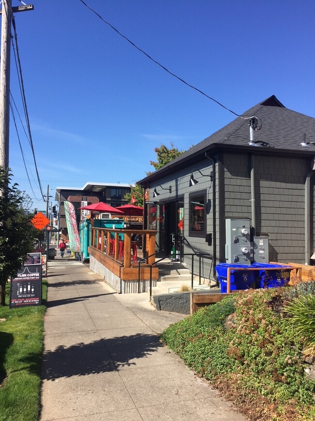 Building Photo - 2351 SE 51st Ave