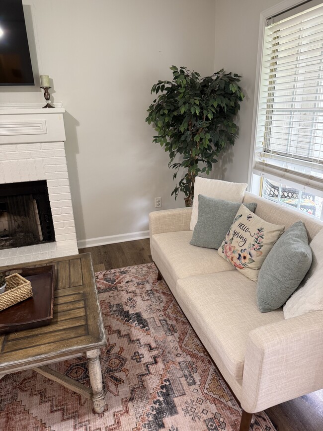 Updated throughout - 3 Jennifer Ct