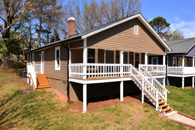 Building Photo - Charming One Bedroom Duplex