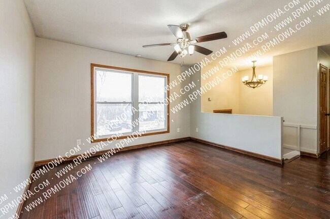 Building Photo - LARGE PRIVATE YARD!! 3 Bedroom, 1 Bath Hom...