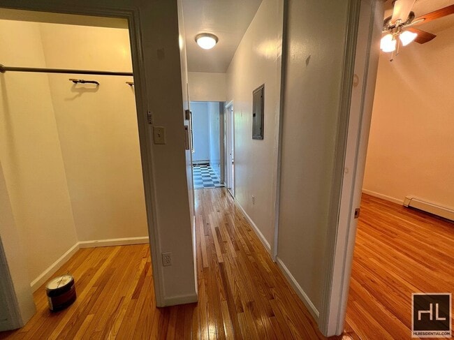 Building Photo - Massive 3.5BR 1BA 1300sft Top Floor Conver...