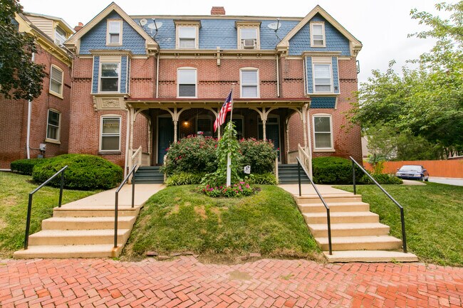 Building Photo - 1305 W 13th St
