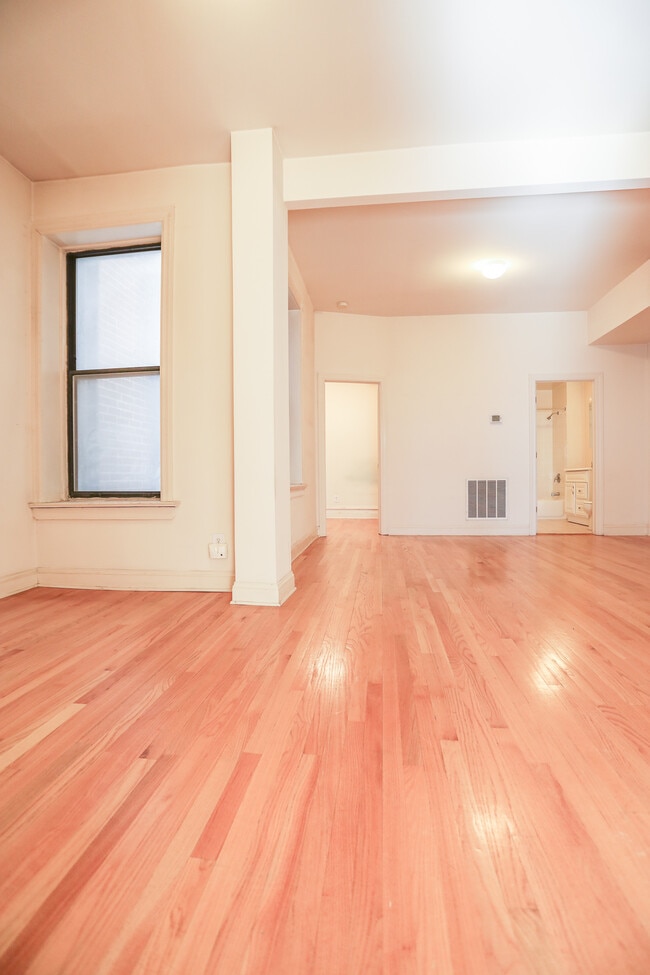 Building Photo - 1726 N Orchard St