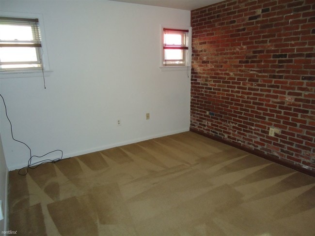 Building Photo - 613 Copeland St