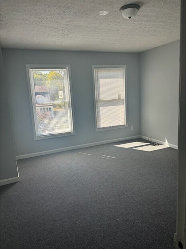 Building Photo - Beautiful Spacious 3-Bedroom House in the ...