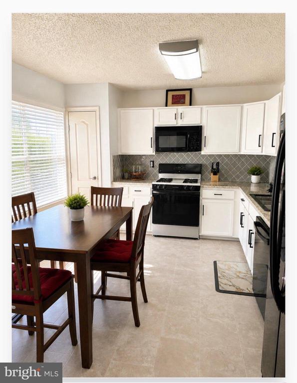 Foto del edificio - 16318 Elkhorn Ln