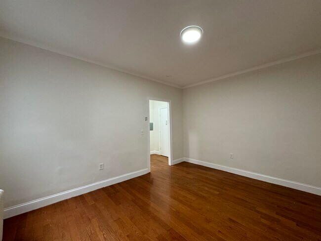 Foto del edificio - 6099-6001 Hudson Ave