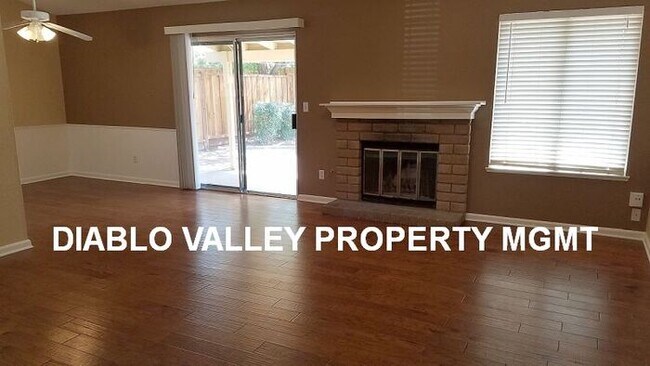 Building Photo - 560 Magnolia Ln