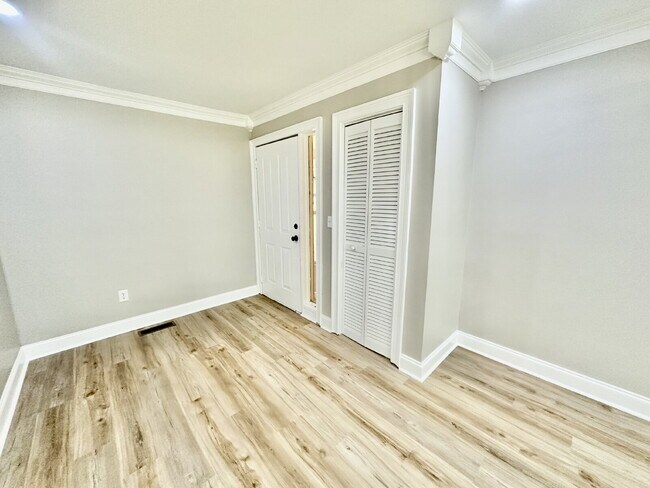 Foto del edificio - Two Bedroom Renovated South End Condo (Palmetto Bay Villas)!