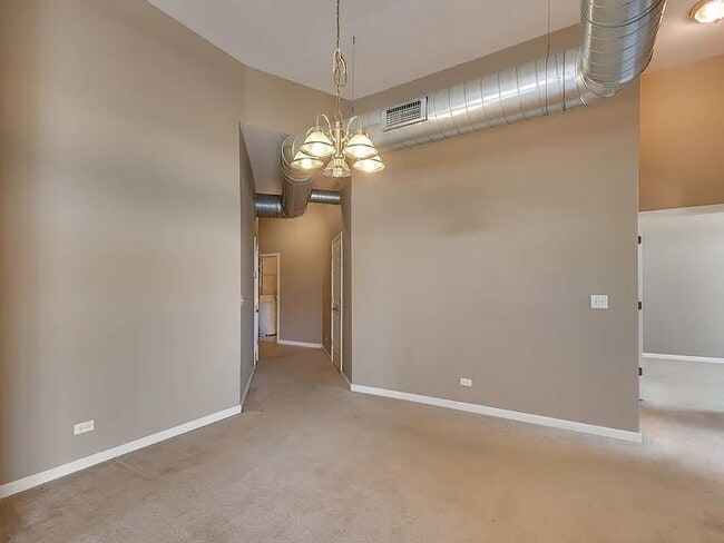 Building Photo - 550 Main St