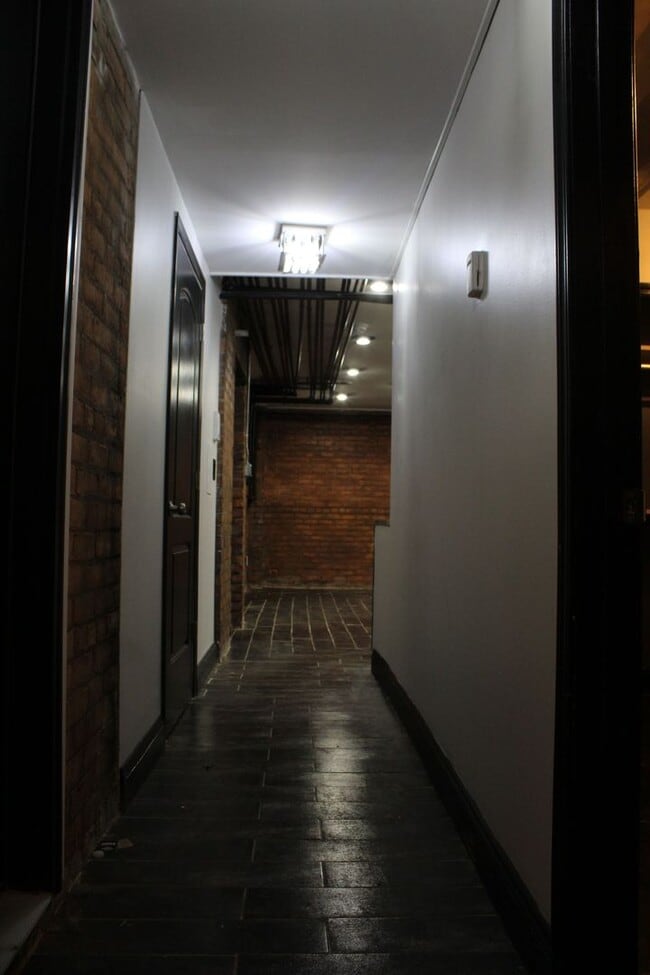 Foto del edificio - 2 BEDROOM LOCATED IN THE HEART OF THE ART ...