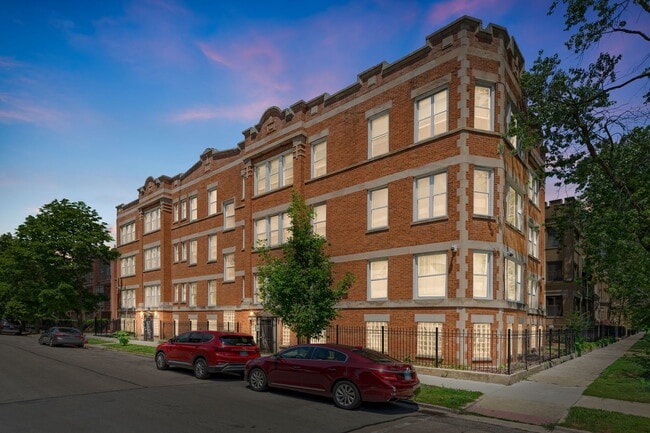 Building Photo - 940 E 48th St