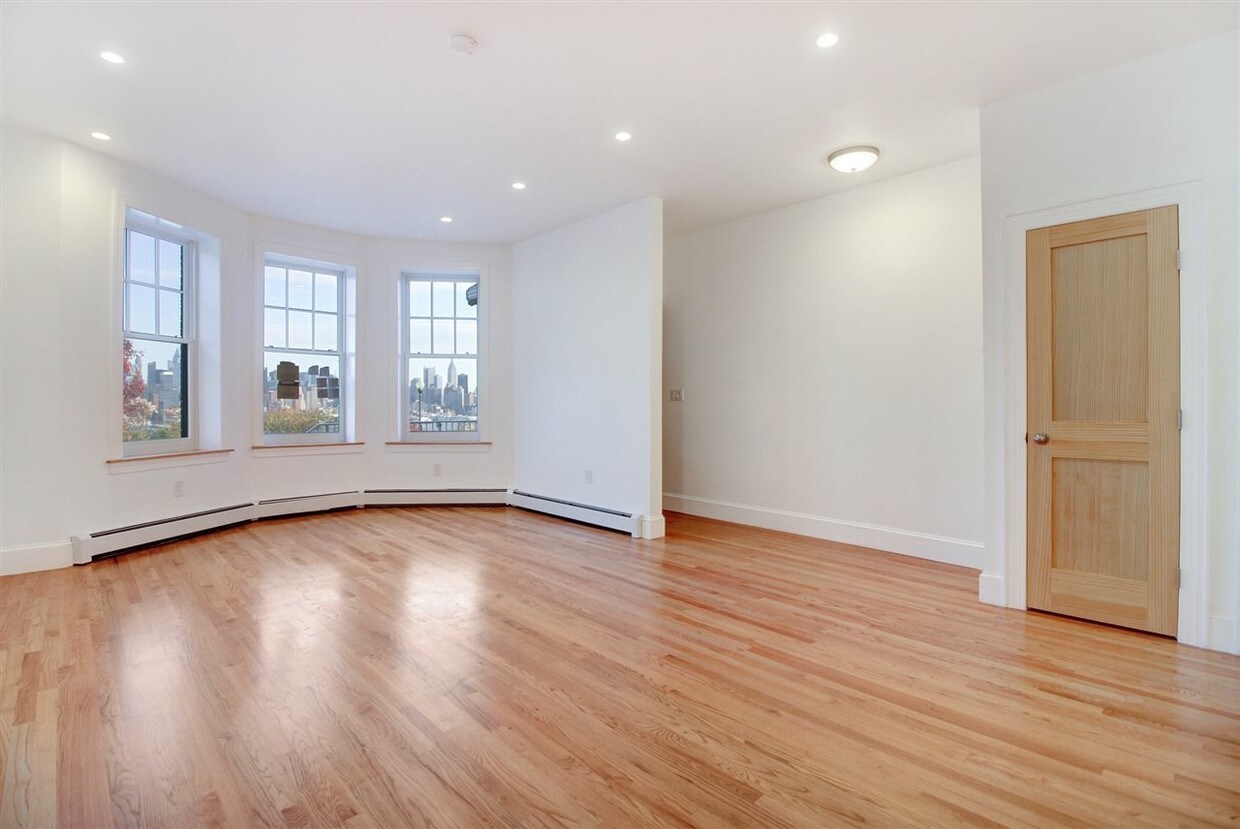 Foto principal - 5303 Boulevard E