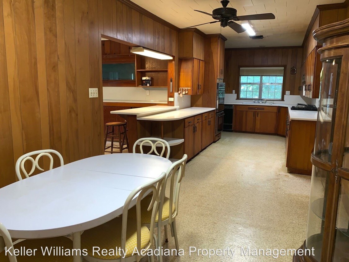 1828 S Henry St, Abbeville, LA 70510 House Rental in Abbeville, LA