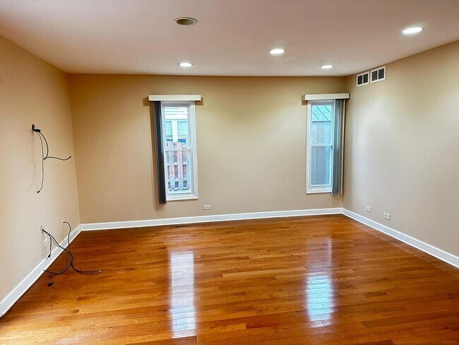 Building Photo - 916 Hobson Dr