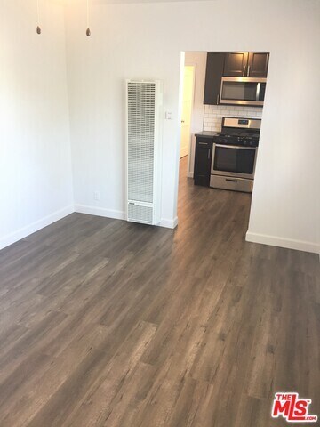 Primary Photo - 102 N 1st St