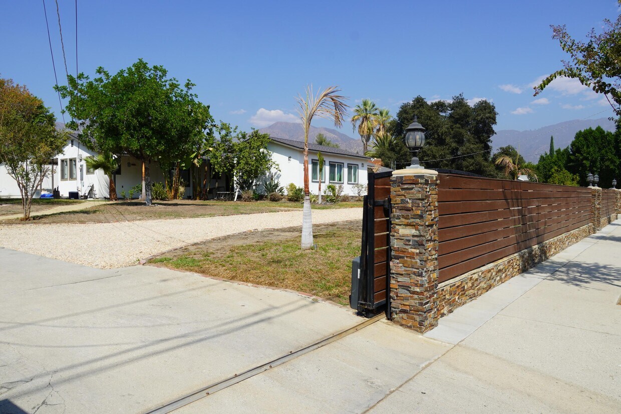 15167 Cobalt St, Los Angeles, CA 91342 House Rental in Los Angeles