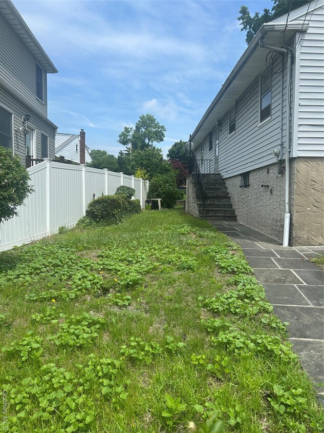 Building Photo - 29 May St