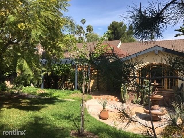 Primary Photo - 5 br, 3 bath House - 2305 E Casa Linda Dr