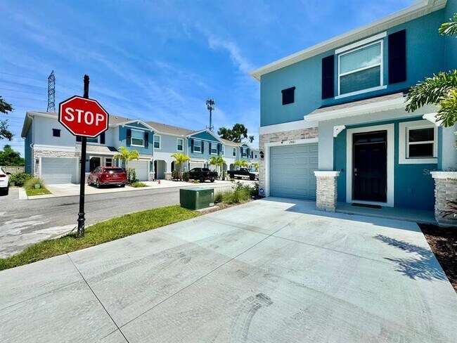 Foto del edificio - 2481 Mellow Ln