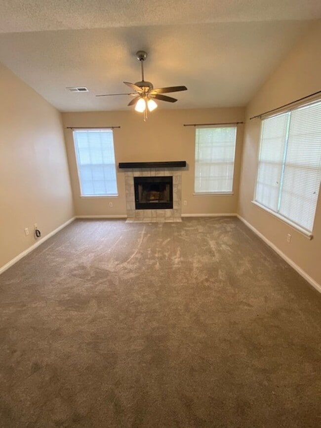 Building Photo - Super Cute 3 Bedroom Home Coming Soon!