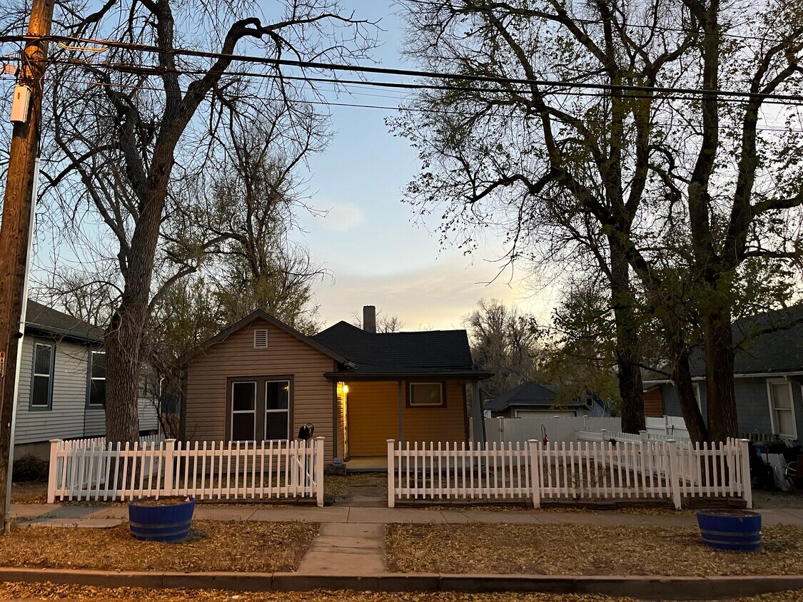 Primary Photo - 715 E High St