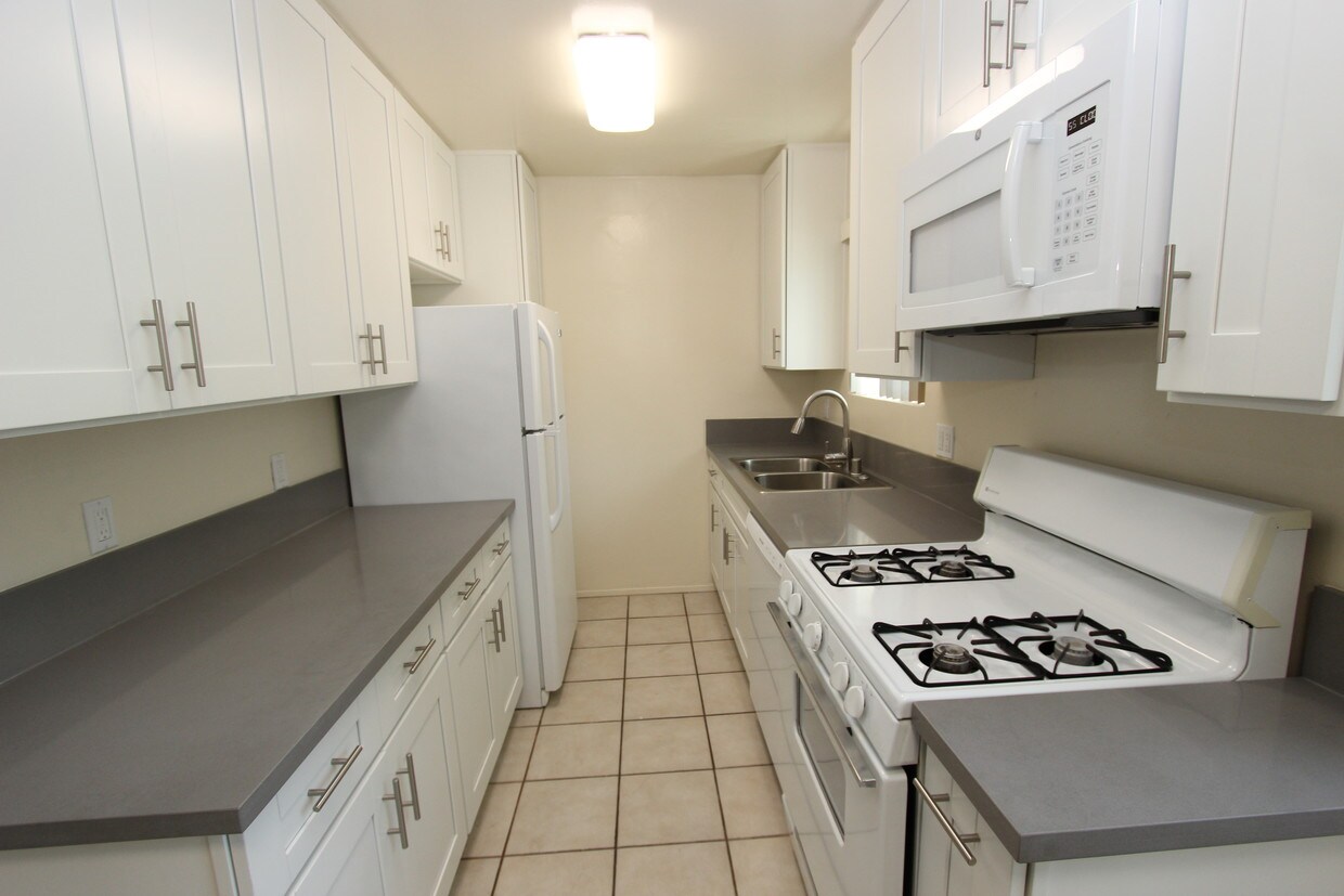 Primary Photo - 285 E Del Mar Blvd