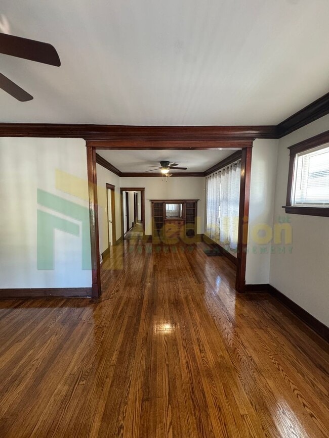 Building Photo - Updated Bungalow - 4Bed - Great location - near 114th & Michigan Ave