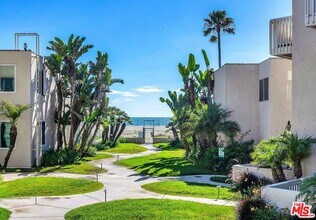 Building Photo - 7301 Vista Del Mar