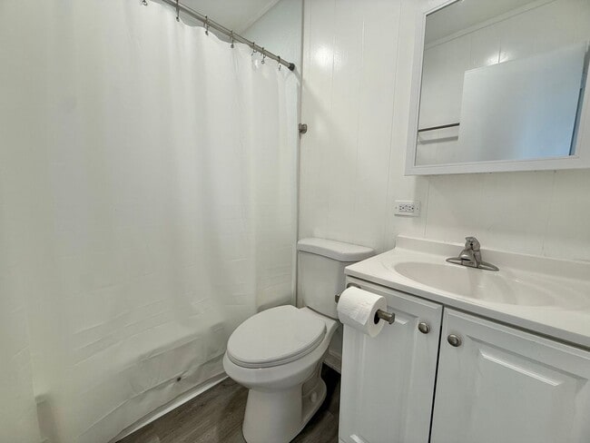 Building Photo - Partially Renovated 2 Bedroom / 1 Bathroom Cottage in Kahului!
