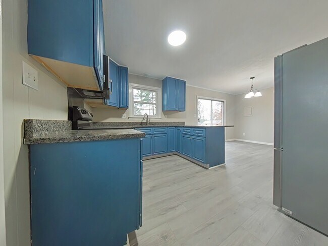 Building Photo - 285 Decatur Dr