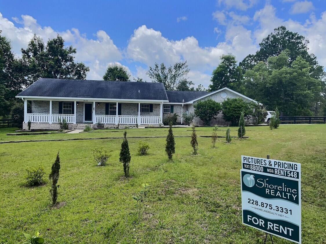 Foto principal - 3 BD Home with 30 x 40 Shop with Four 10 x...
