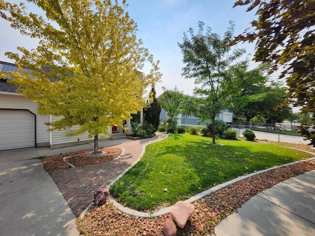 Foto del edificio - Newly Renovated 3 Bed 2 Bath Home in Kearns!!!