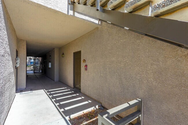 Building Photo - 2 Bedroom, 1st Floor Condo In Northwest Vegas