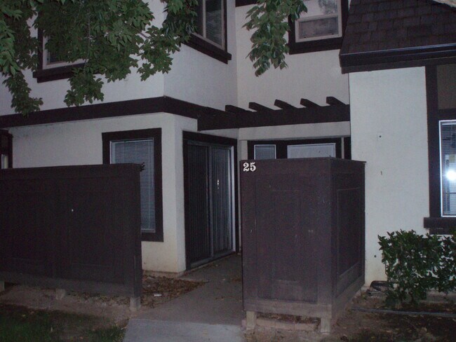 Building Photo - 110 Luna Grande Cir