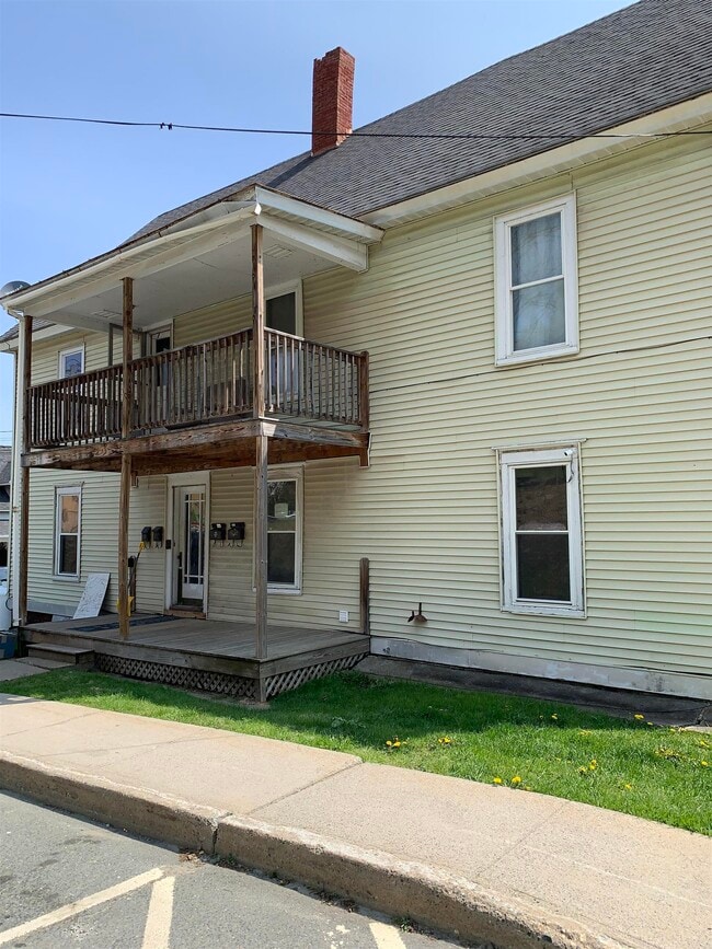 Building Photo - 96 Cherry St