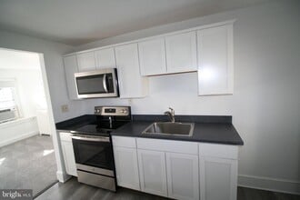 Building Photo - 215 W Lancaster Ave