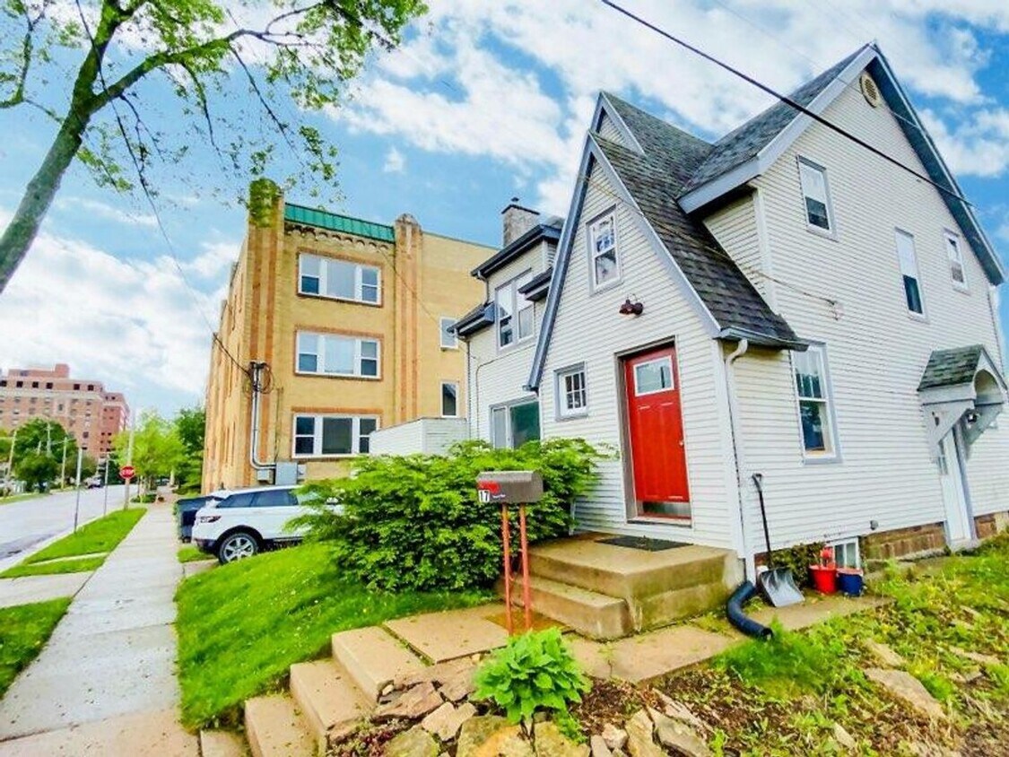 Primary Photo - 17 13th Ave SW