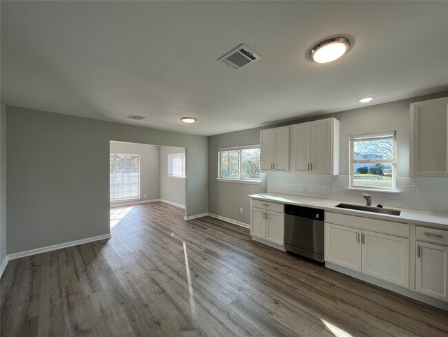 Foto del edificio - 1942 Center St