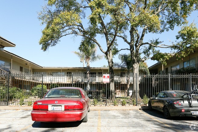 Building Photo - Plazawood Apartments