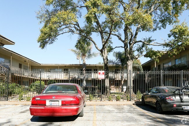 Foto del edificio - Plazawood Apartments